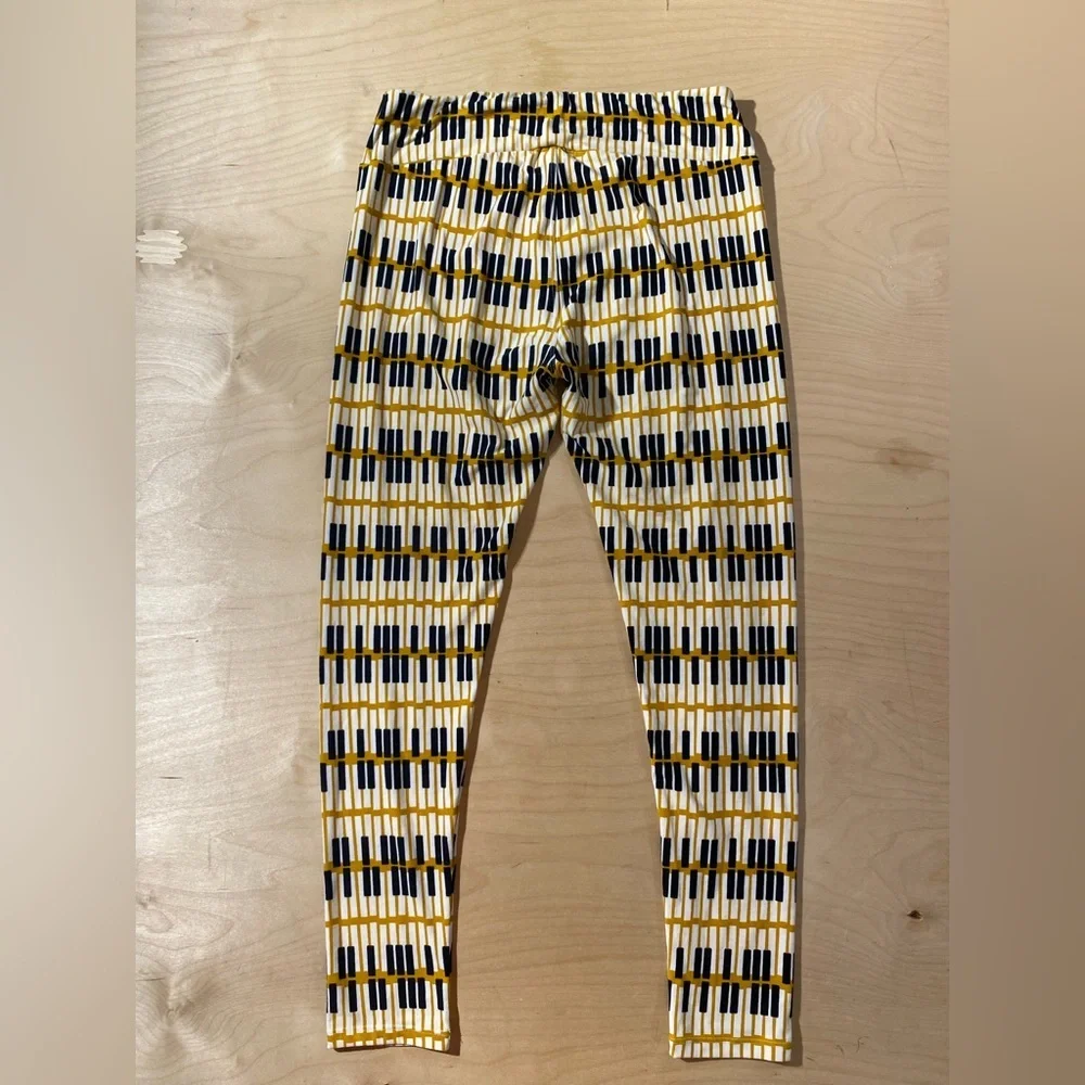LuLaRoe  Leggings with Black and Gold Pattern Tall & Curvy (PQ)
